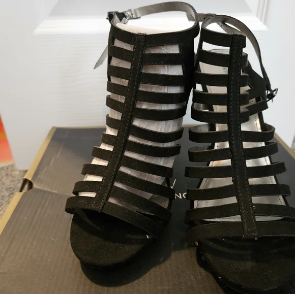 Black Worthington brand open toe high heel 👠 - Picture 4 of 8